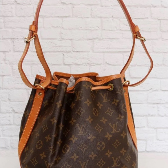 338.  💗 AUTHENTIC LV MONO BUCKET BAG 💗 $1.095 💗 - Picture 6 of 7